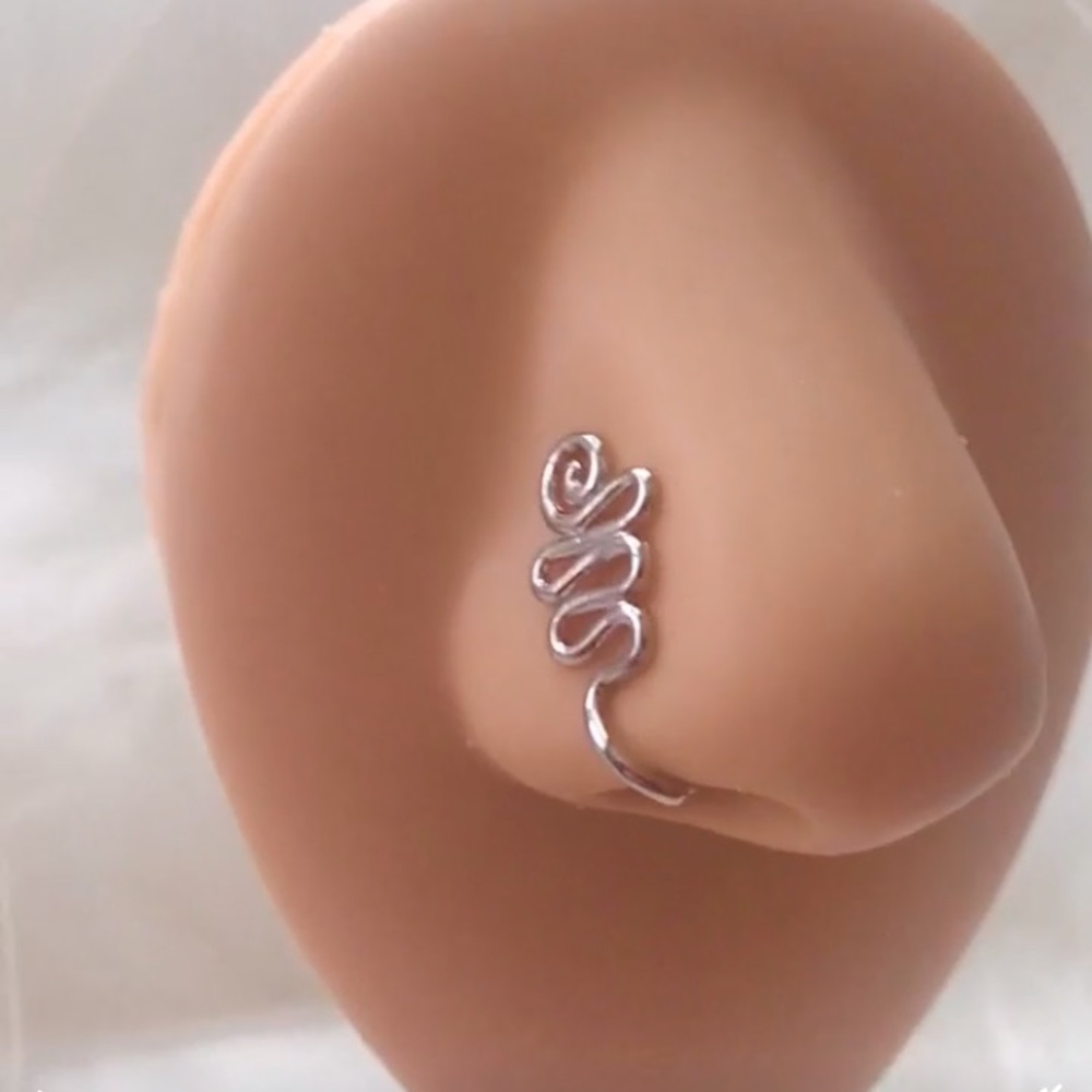 ⚜️𝟯𝟬%𝗢𝗙𝗙 𝗯𝘂𝗻𝗱𝗹𝗲𝘀 𝟯+⚜️ NEW Simple Swirl Fake Nose Ring - Picture 9 of 12